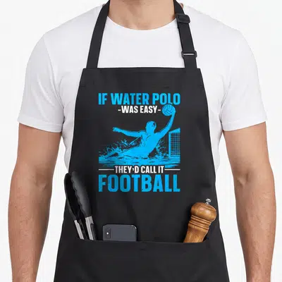 Tablier de cuisine noir avec une silhouette bleue de joueur de water-polo et un texte humoristique en anglais.