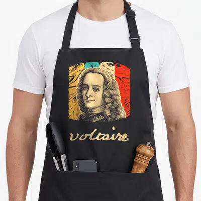 Tablier de cuisine noir avec portrait gravé de Voltaire sur fond tricolore marbré et signature manuscrite beige.