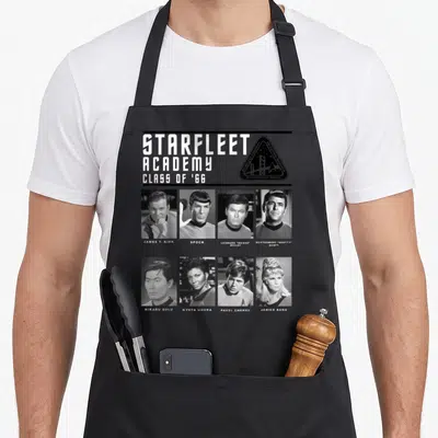 Tablier de cuisine noir avec motif Starfleet Academy Class of '66 et portraits en noir et blanc.