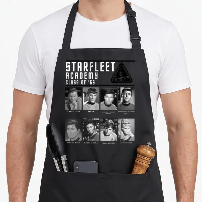 Tablier de cuisine noir avec motif Starfleet Academy Class of '66 et portraits en noir et blanc.
