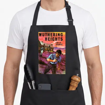 Tablier de cuisine noir avec illustration vintage Wuthering Heights Emily Brontë et personnages masculins sur fond violet.
