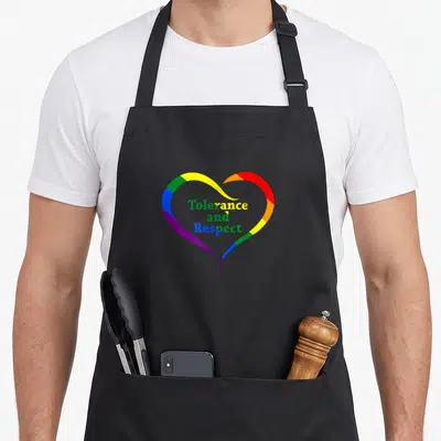 Tablier de cuisine noir avec un cœur arc-en-ciel et le texte Tolerance and Respect imprimé au centre.