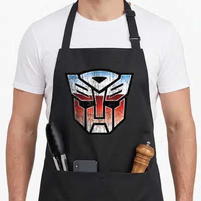 Tablier de cuisine noir avec le logo Autobot Transformers aux couleurs bleues, rouges et blanches effet usé.