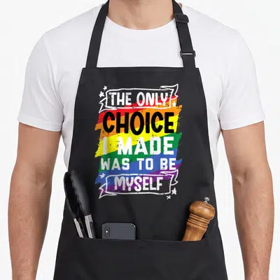 Tablier de cuisine noir avec le texte The Only Choice I Made Was To Be Myself sur un drapeau arc-en-ciel.