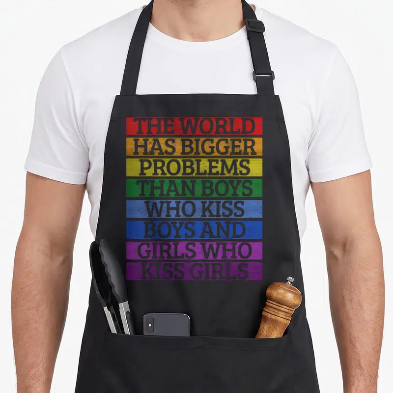 Tablier de cuisine noir avec texte multicolore The World Has Bigger Problems Than Boys Who Kiss Boys and Girls Who Kiss Girls