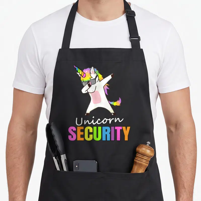 Tablier de cuisine noir avec licorne blanche en train de faire un dab, portant des lunettes noires et le texte Unicorn Security multicolore.