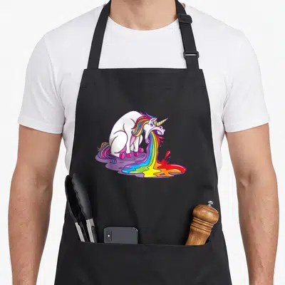 Tablier de cuisine noir avec illustration d'une licorne vomissant un arc-en-ciel coloré