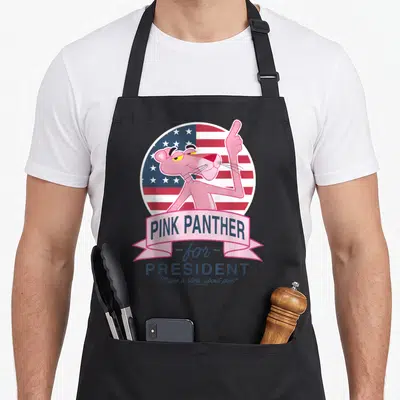 Tablier de cuisine noir avec Panthère Rose en costume politique et drapeau américain en arrière-plan.