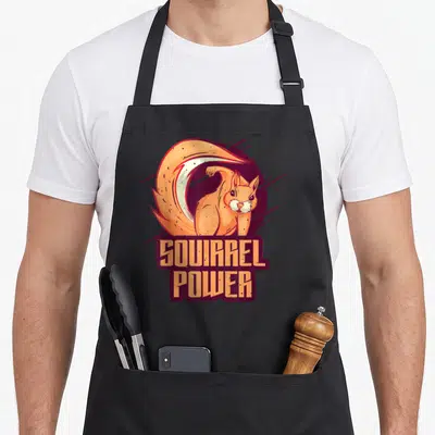 Tablier de cuisine noir avec illustration d'un écureuil orange et du texte Squirrel Power en lettres capitales stylisées.
