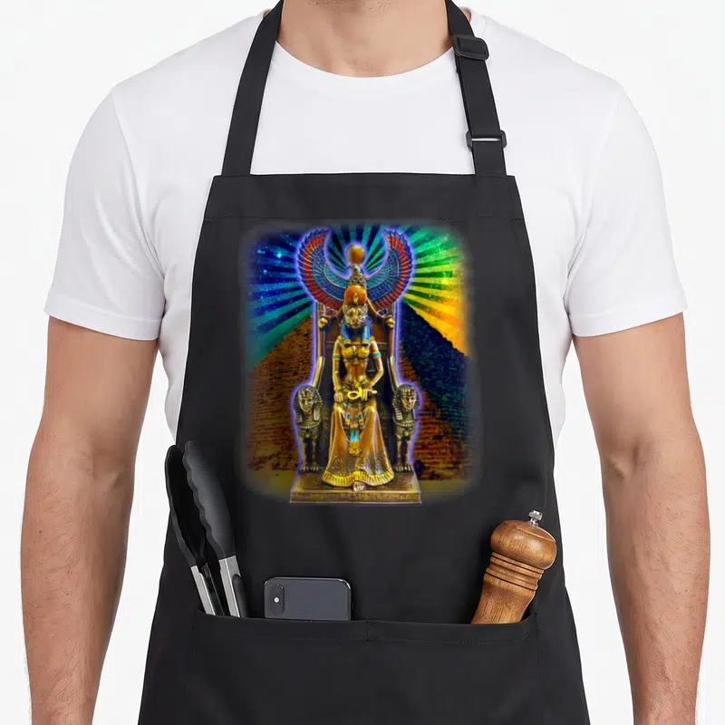 Tablier de cuisine noir avec une illustration colorée de Sekhmet lionne déesse égyptienne assise sur un trône aux ailes déployées.