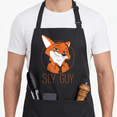 Tablier de cuisine noir avec illustration d'un renard orange et du texte Sly Guy imprimé en dessous.