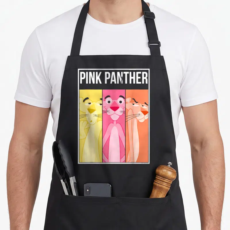 Tablier de cuisine noir avec une illustration de la Panthère Rose sur trois fonds colorés distincts.