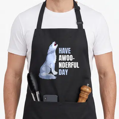 Tablier de cuisine noir avec un loup blanc assis et le texte Have Awoonderful Day imprimé en bleu clair et blanc.