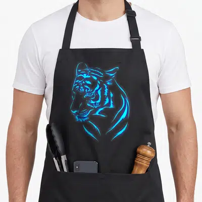 Tablier de cuisine noir avec tête de tige bleue stylisée aux traits dynamiques et regard intense.