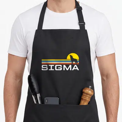 Tablier de cuisine noir avec silhouette de loup, soleil jaune et texte SIGMA en lettres blanches sur fond de bandes horizontales colorées.