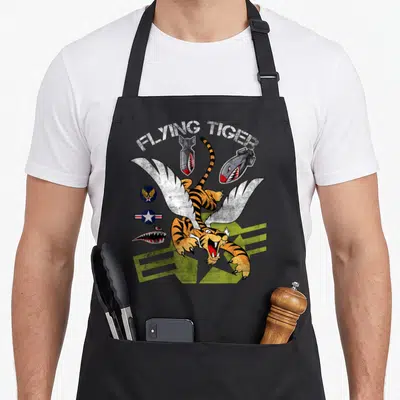 Tablier de cuisine noir avec illustration d'un tigre ailé Flying Tiger et bombes à figure de requin.