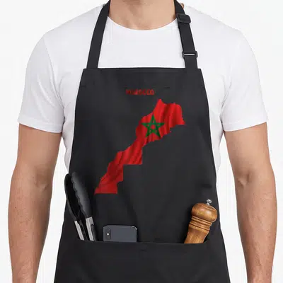 Tablier de cuisine noir avec carte du Maroc contenant un drapeau rouge ondulé et une étoile verte pentagramme au centre.