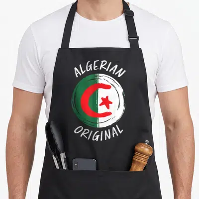 Tablier de cuisine noir avec un logo circulaire vert blanc rouge et les mots Algerian Original en lettres blanches.