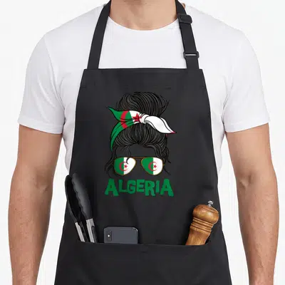 Tablier de cuisine noir avec illustration femme chignon bandana drapeau Algérie lunettes soleil et texte ALGERIA vert