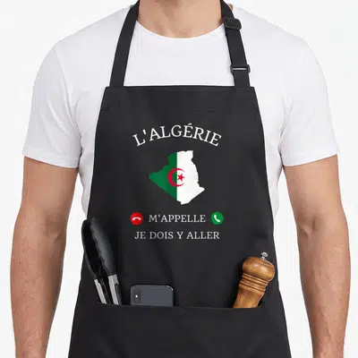 Tablier de cuisine noir avec une carte d'Algérie et les mots L'Algérie m'appelle je dois y aller.
