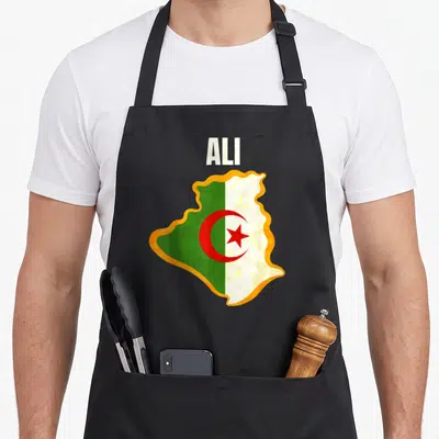 Tablier de cuisine noir avec carte Algérie drapeau vert blanc et prénom Ali imprimé en haut