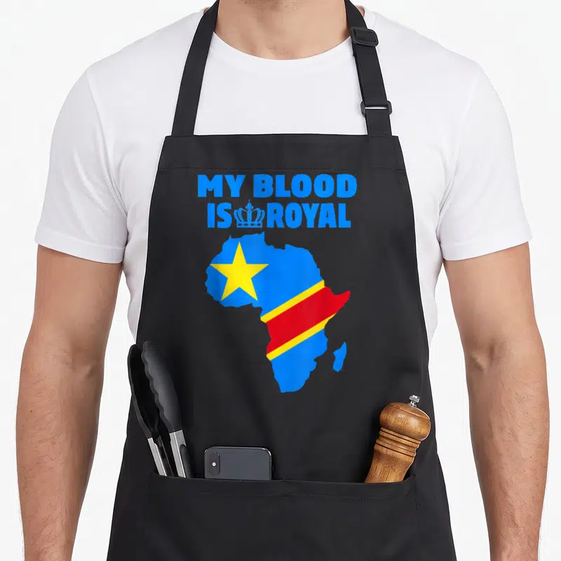 Tablier de cuisine noir avec une carte dAfrique bleue rouge et jaune portant une étoile et une couronne.