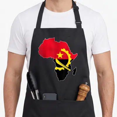 Tablier de cuisine noir avec une carte de l'Afrique remplie du drapeau rouge noir et jaune d'Angola.