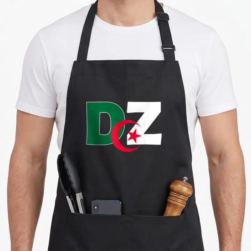 Tablier de cuisine noir avec les lettres DZ aux couleurs du drapeau algérien vert blanc et rouge.