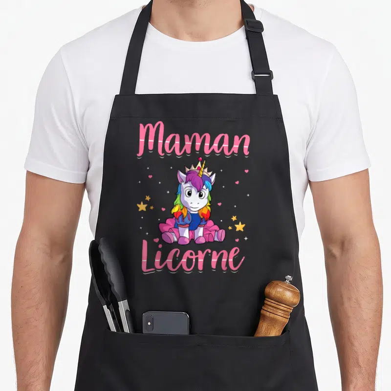 Tablier de cuisine noir avec une licorne rose portant une couronne et le texte Maman Licorne en lettres roses.