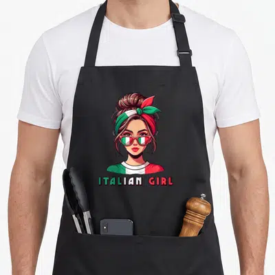 Tablier de cuisine noir avec illustration femme aux lunettes tricolores et bandeau italien, texte Italian Girl en bas.