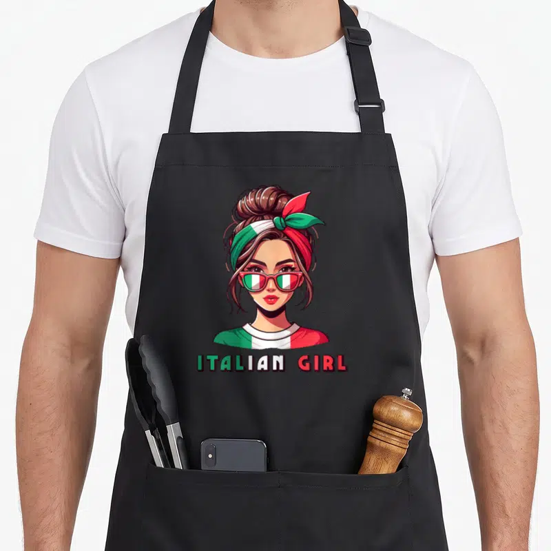 Tablier de cuisine noir avec illustration femme aux lunettes tricolores et bandeau italien, texte Italian Girl en bas.