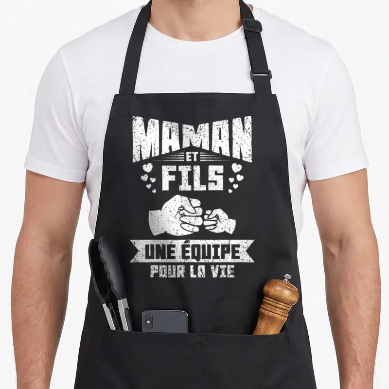 Tablier de cuisine noir avec inscription Maman et Fils une équipe pour la vie et illustration de poings serrés.