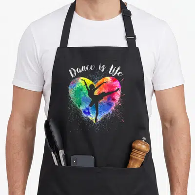 Tablier de cuisine noir avec une ballerine grise sur un cœur aux aquarelles multicolores et le texte Dance is Life en blanc.