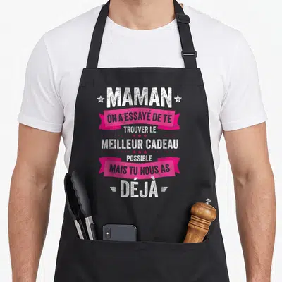 Tablier de cuisine noir avec inscription blanche et rubans roses mentionnant un message drôle pour une maman.