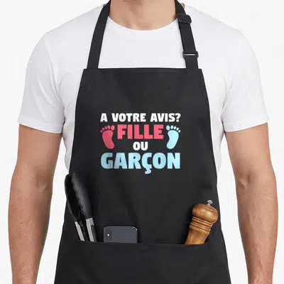 Tablier de cuisine noir avec le texte A votre avis fille ou garçon et deux petits pieds colorés.