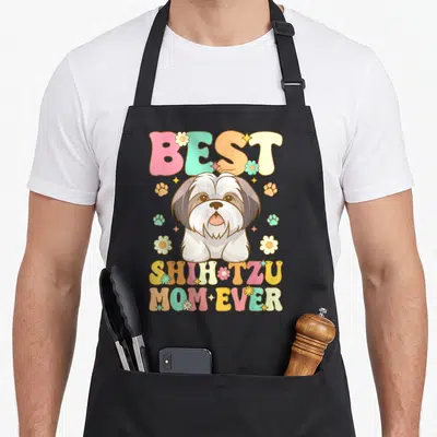 Tablier de cuisine noir avec illustration rétro d'un chien Shih Tzu et texte coloré Best Shih Tzu Mom Ever entouré de fleurs.