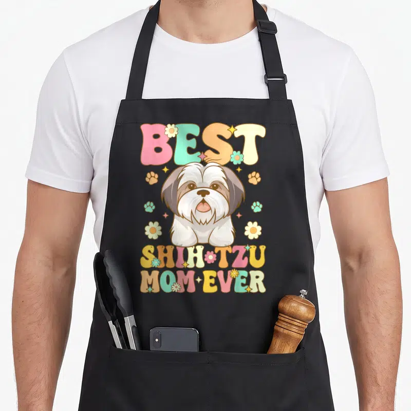 Tablier de cuisine noir avec illustration rétro d'un chien Shih Tzu et texte coloré Best Shih Tzu Mom Ever entouré de fleurs.