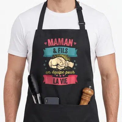 Tablier de cuisine noir avec illustration de poings se touchant et texte Maman Fils un équipe pour la vie.