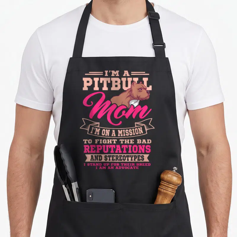 Tablier de cuisine noir avec illustration Pitbull et texte I'm a Pitbull Mom en rose et beige.