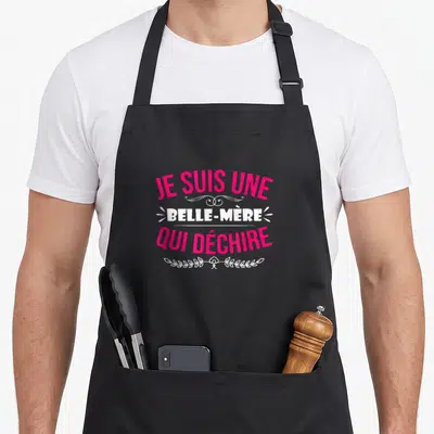 Tablier de cuisine noir avec l'inscription Je suis une Belle-Mère qui déchire en rose vif et blanc.