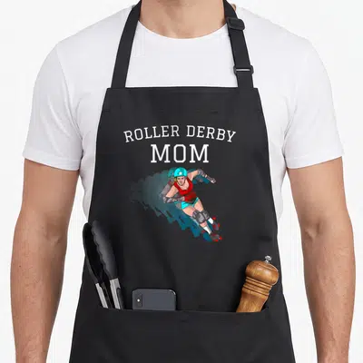 Tablier de cuisine noir avec illustration d'une skateuse Roller Derby et texte blanc Roller Derby Mom.