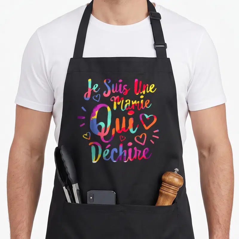 Tablier de cuisine noir avec inscription Je Suis Une Mamie Qui Dechire multicolore et cœurs.