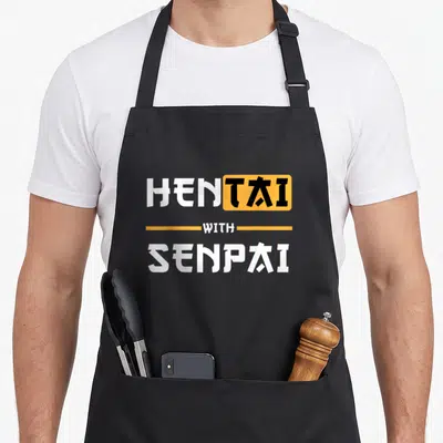 Tablier de cuisine noir avec inscription Hentai with Senpai en blanc et orange sur fond uni.