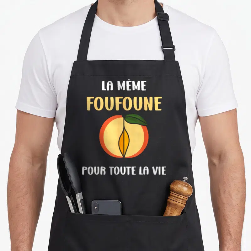 Tablier de cuisine noir avec inscription La même foufoune pour toute la vie et illustration de stylisée.