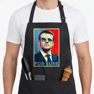 Tablier de cuisine noir avec portrait parodique aux lunettes aviator et texte For Sure en bas.