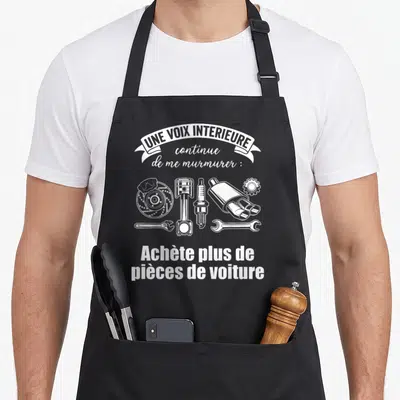 Tablier de cuisine noir avec inscription blanche « Achète plus de pièces de voiture » entourée d'un piston, d'une échelle et d'un silencieux.
