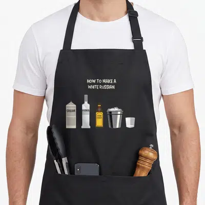 Tablier de cuisine noir avec illustration instructive sur la préparation d'un cocktail White Russian aux ingrédients numérotés.