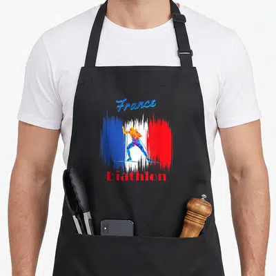 Tablier de cuisine noir avec un skieur biathlète sur fond de drapeau français aux couleurs vives et texturées.
