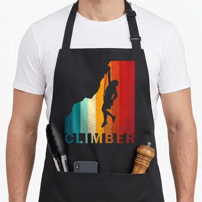 Tablier de cuisine noir avec silhouette de grimpeur sur fond arc-en-ciel vintage et texte Climber en bas.