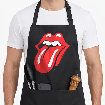 Tablier de cuisine noir avec une grande illustration de lèvres rouges et d'une langue sortie en blanc et rouge vif.